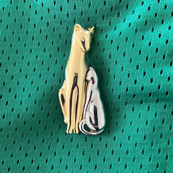 Jewelry Vintage Modern Gold And Silver Metal Two Siamese Cats Brooch